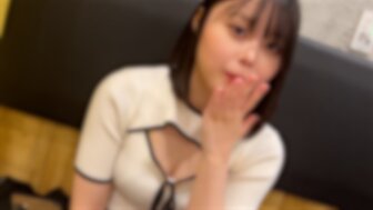 FC2PPV4678393 与可爱天真的女孩共进午餐并在酒店QQ中出她[第1部分]