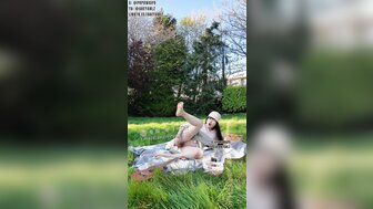 荡妇户外自慰被抓，强暴她达到高潮