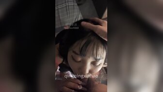 他妈的一个给我口交的青少年女孩
