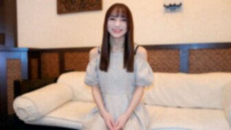 FC2PPV4685259 他妈的一个漂亮的混血女孩，笑容甜美