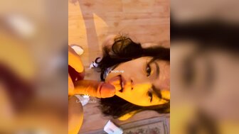 他妈的一个无辜的学校宝贝变成了一个穿着不同服装的放荡女孩