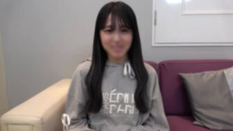 FC2PPV4692690 甜美的女孩引诱年长的男人让他将大量精液射入她敏感的阴部[第1部分]