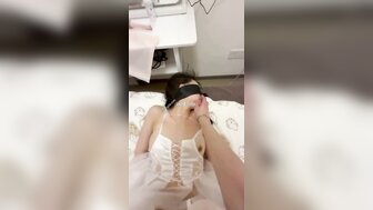穿着婚纱操一个19岁的学生