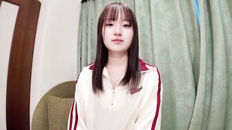 FC2PPV4724363 18岁白皙美女被大鸡巴操，她无法停止呻吟