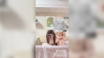搭讪一个双马尾辫和紧逼的少女