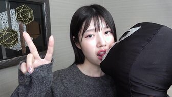 FC2PPV4737442 美丽的大学生，甜美的笑容和苗条的身体不允许中出[第1部分]