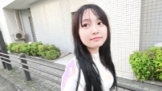 FC2PPV4737328 可爱又漂亮的女孩无法忍受巨大的鸡巴插入她的阴部