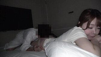 FC2PPV4738616 在炎热的房间里与纤细的女人进行激烈的出汗中出性爱 [第 1 部分]