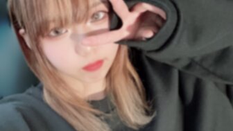 FC2PPV2793738 漂亮的少女口交并在车里吞下精子