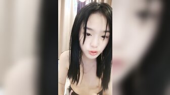 与男友发生性关系后不满意的少女自慰