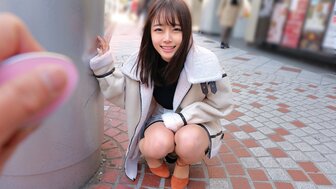 230ORECO050 和无辜的女孩一起玩遥控振动器，她在街上得到了高潮
