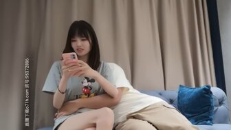 他妈的青少年女孩谁性感地呻吟