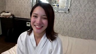FC2PPV2878318 面部和暨在嘴里美丽的少女与甜美的微笑[第1部分]