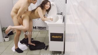 MDWP0022 夫妇在厕所里性交