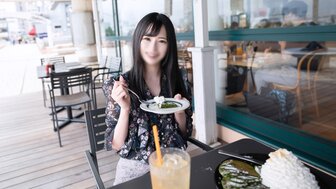 FC2PPV3057199 中出白皙皮肤的漂亮女孩，暨在她的嘴里