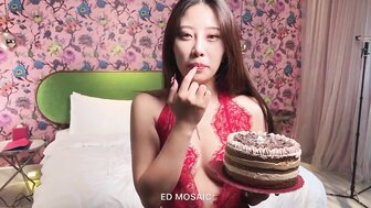 漂亮女孩文心为粉丝准备了生日礼物