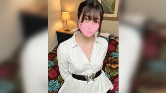 FC2PPV3067459 苗条女孩感到紧张和害羞，但她的爱汁泛滥[第1部分]
