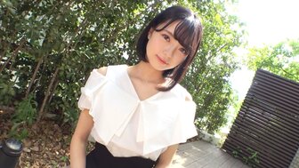 SIRO4932 他妈的青少年宝贝有漂亮的腿，她呻吟着可爱