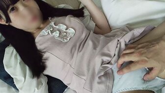 FC2PPV3078839 白皙无辜的少女太害羞而不敢安静地呻吟