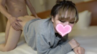 FC2PPV3089127 白皙已婚妻子中出，她的爱汁滴下来