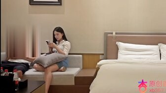 拿起一个婴儿声音的妻子并操她紧致的阴户