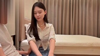 他妈的可爱的女孩，有着婴儿般的声音和紧致的阴部