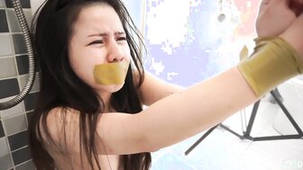 绑住女学生并艰难地性交