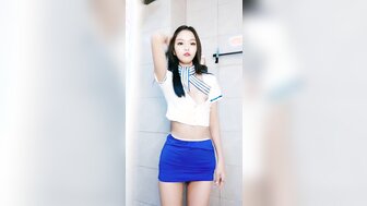 穿着制服洗澡前的女人诱惑