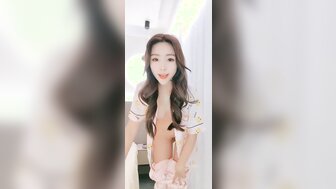 漂亮女人自慰并几乎被性交