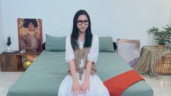 4P 与紧致无毛阴户的少女 [1]
