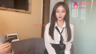 他妈的漂亮秘书犯了一个错误，给公司造成了巨大的损失