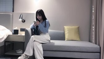 勾搭一个偶像般的无辜女孩