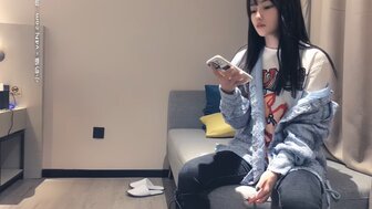 小狗他妈的可爱漂亮的少女与黑丝袜和兔子耳朵