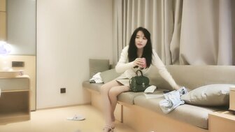 支付3800美元操长腿车模