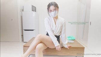 性感老师教她的学生如何与女孩发生性关系
