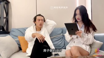 性感平面设计师在喝了性药水后被她的客户操了