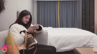 高价联播一个丰满的女孩