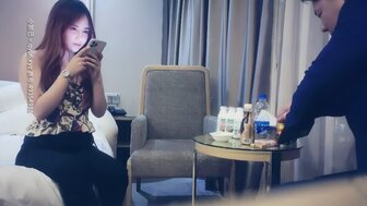 擅长性感呻吟的他妈的欲火中烧的母狗
