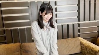 FC2PPV3187809 射在穿着校服的可爱无辜女学生的阴户里
